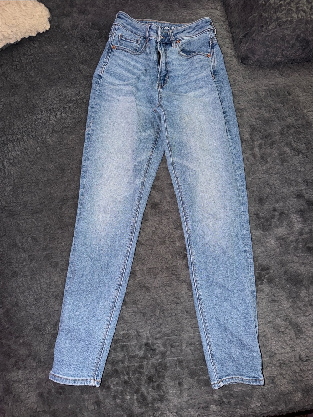 American Eagle Outfitters High-Rise Light Wash Jeans - Blue